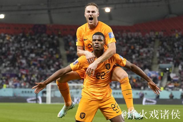 国米后卫邓弗里斯伤情不明复出无期，更换经纪人引转会猜测